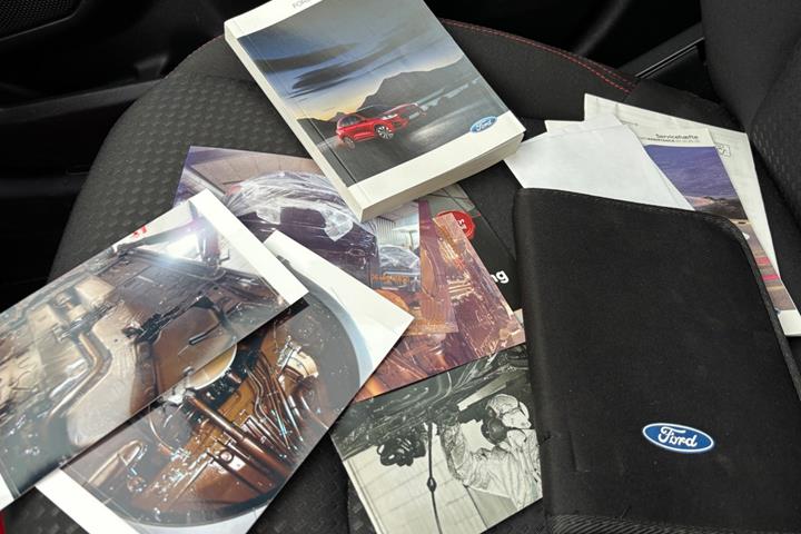 Grøn Ford Kuga fra 2020
