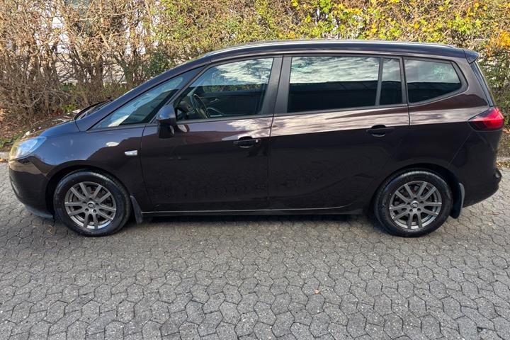 undefined Opel Zafira Tourer fra 2012