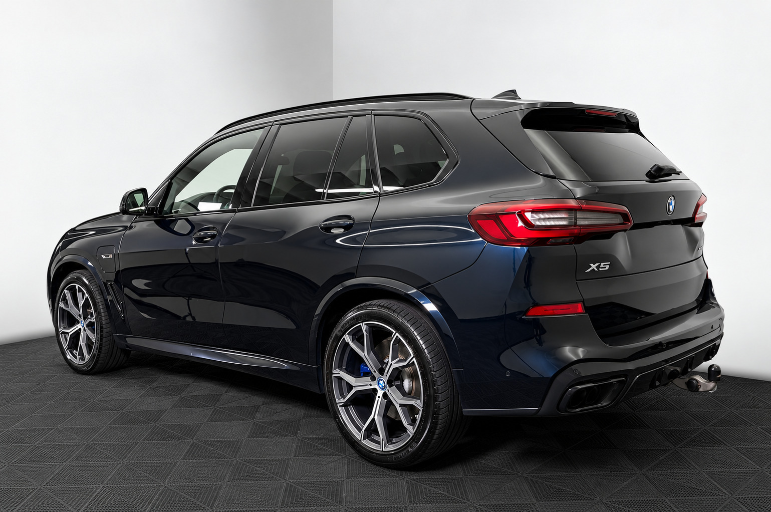 Sort BMW X5 fra 2022