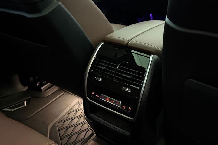 Sort BMW X5 fra 2022
