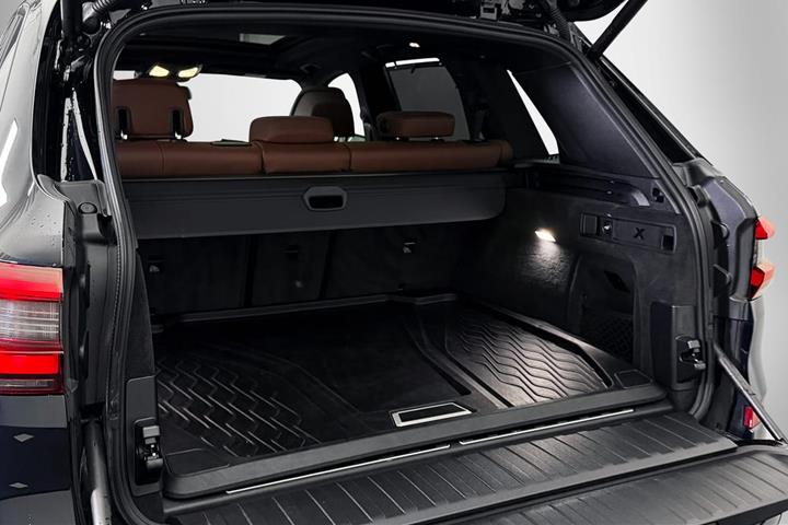 Sort BMW X5 fra 2022