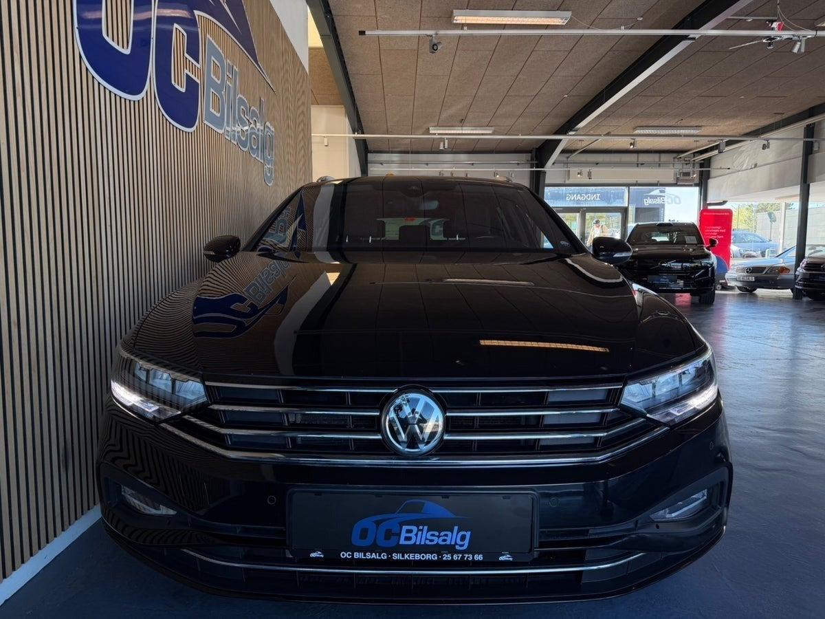 Sort VW Passat fra 2020