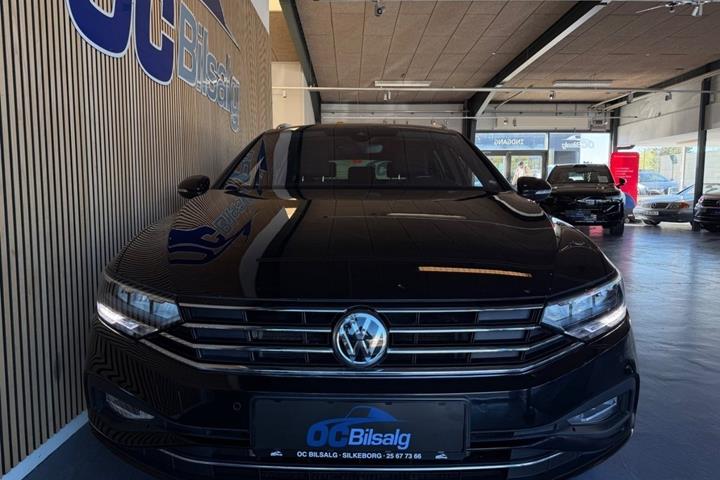 Sort VW Passat fra 2020