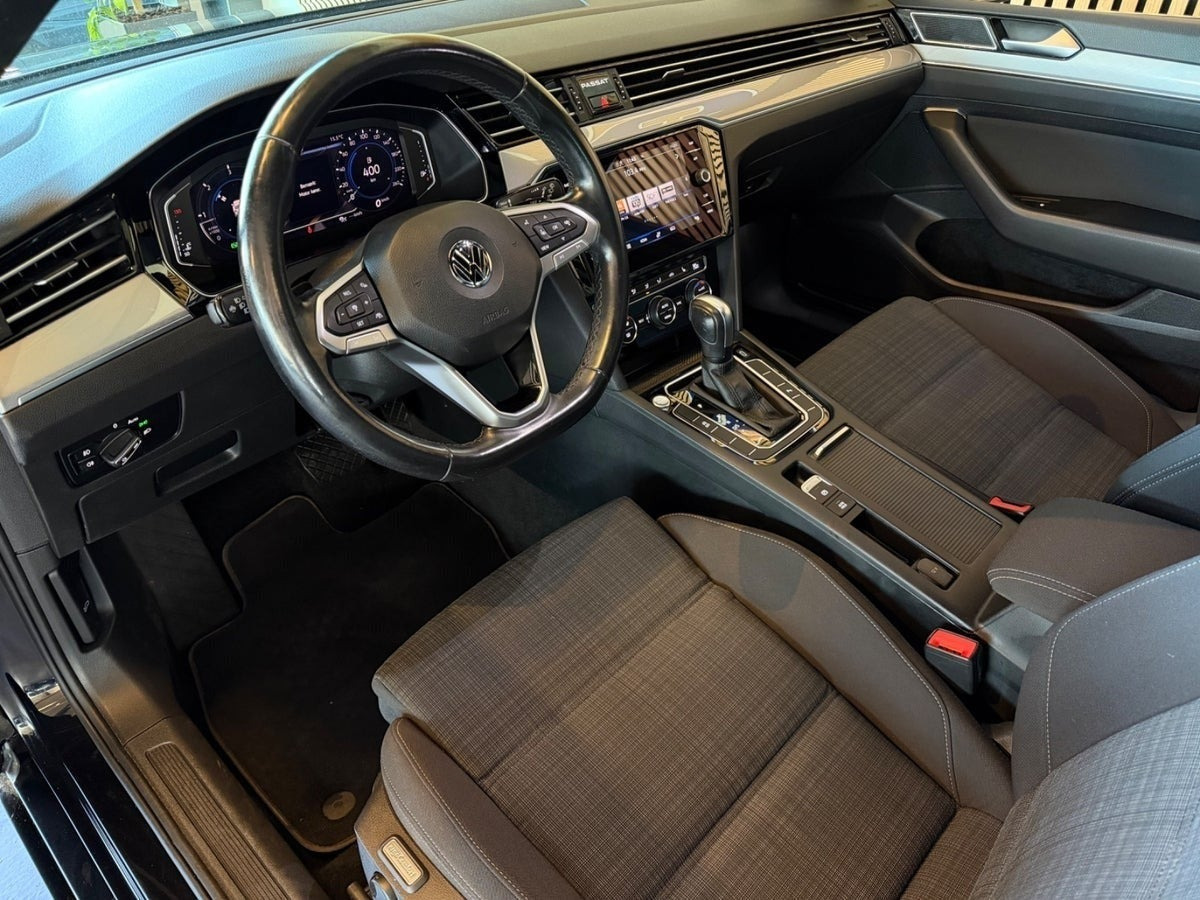 Sort VW Passat fra 2020