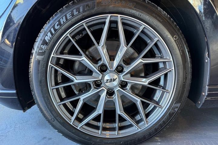 Sort VW Passat fra 2020