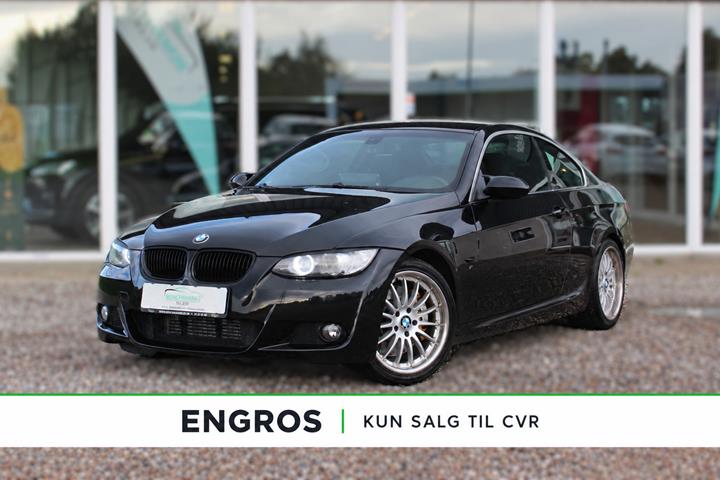 Sort BMW 335i fra 2010