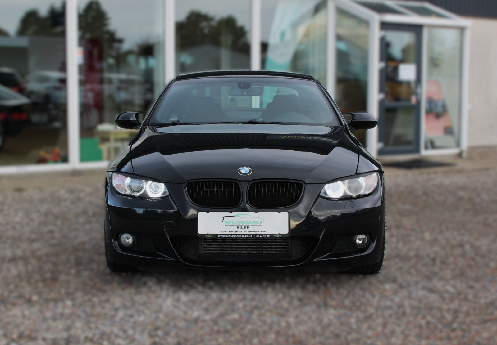 Sort BMW 335i fra 2010