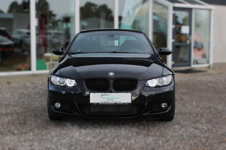 Sort BMW 335i fra 2010