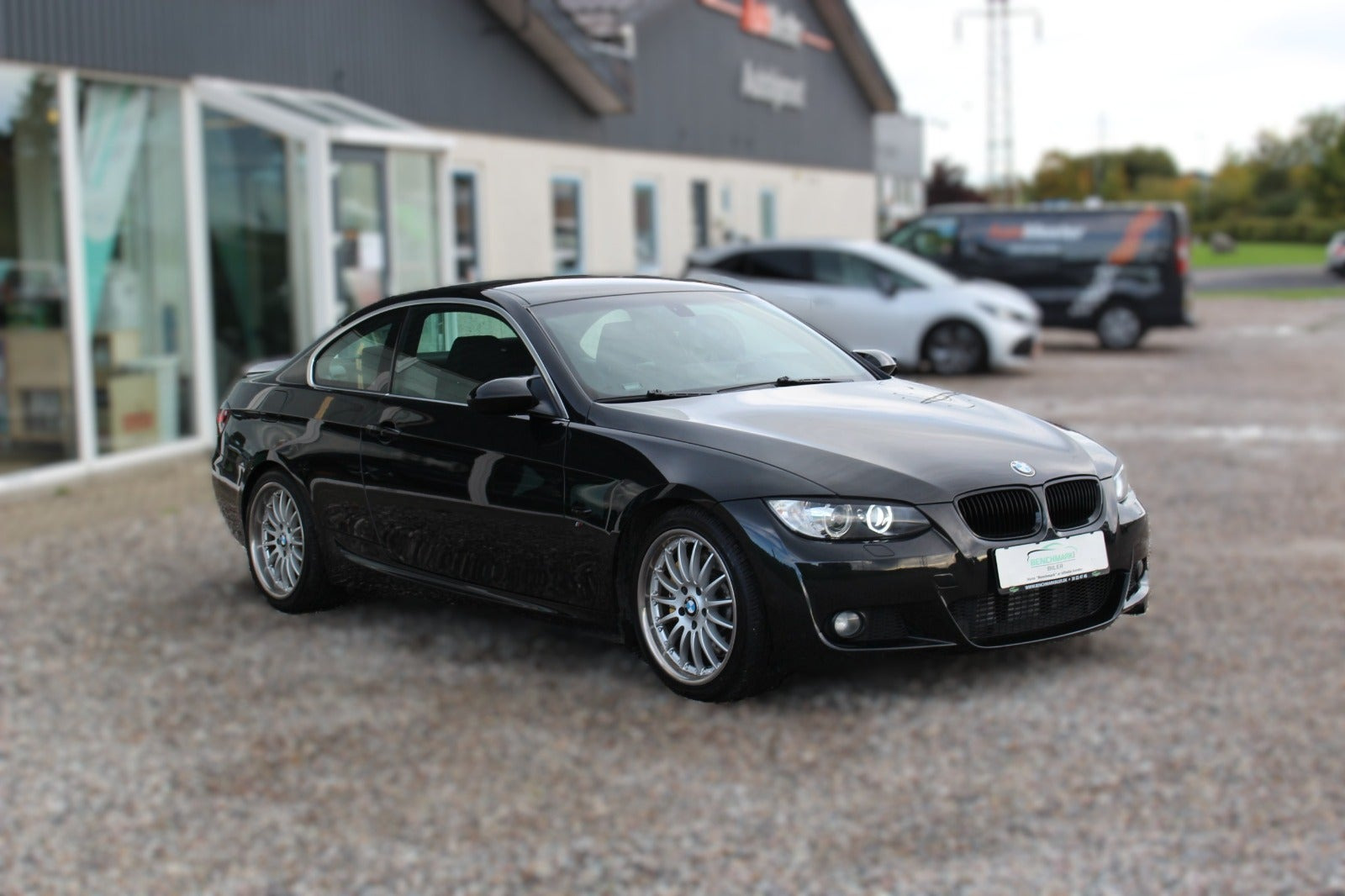 Sort BMW 335i fra 2010
