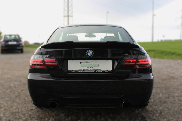 Sort BMW 335i fra 2010