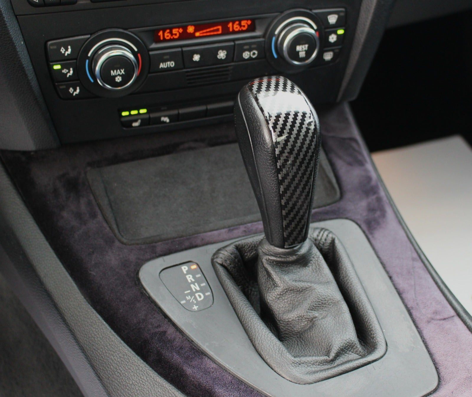 Sort BMW 335i fra 2010
