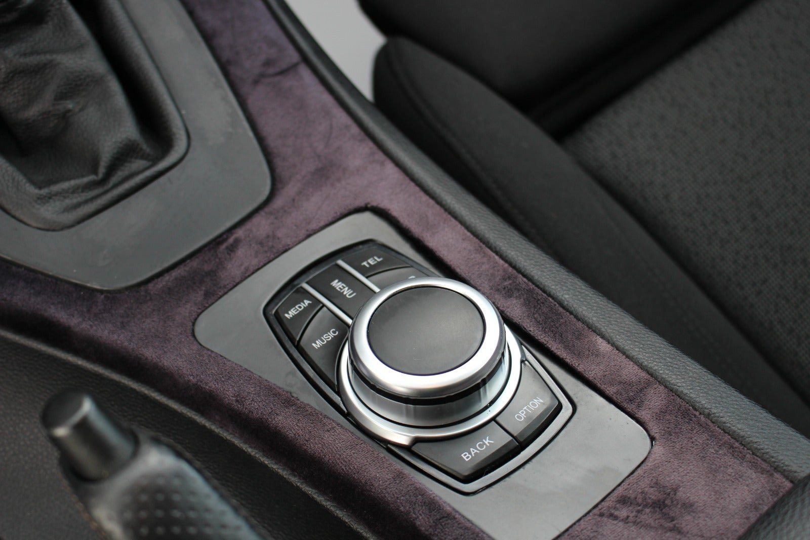 Sort BMW 335i fra 2010