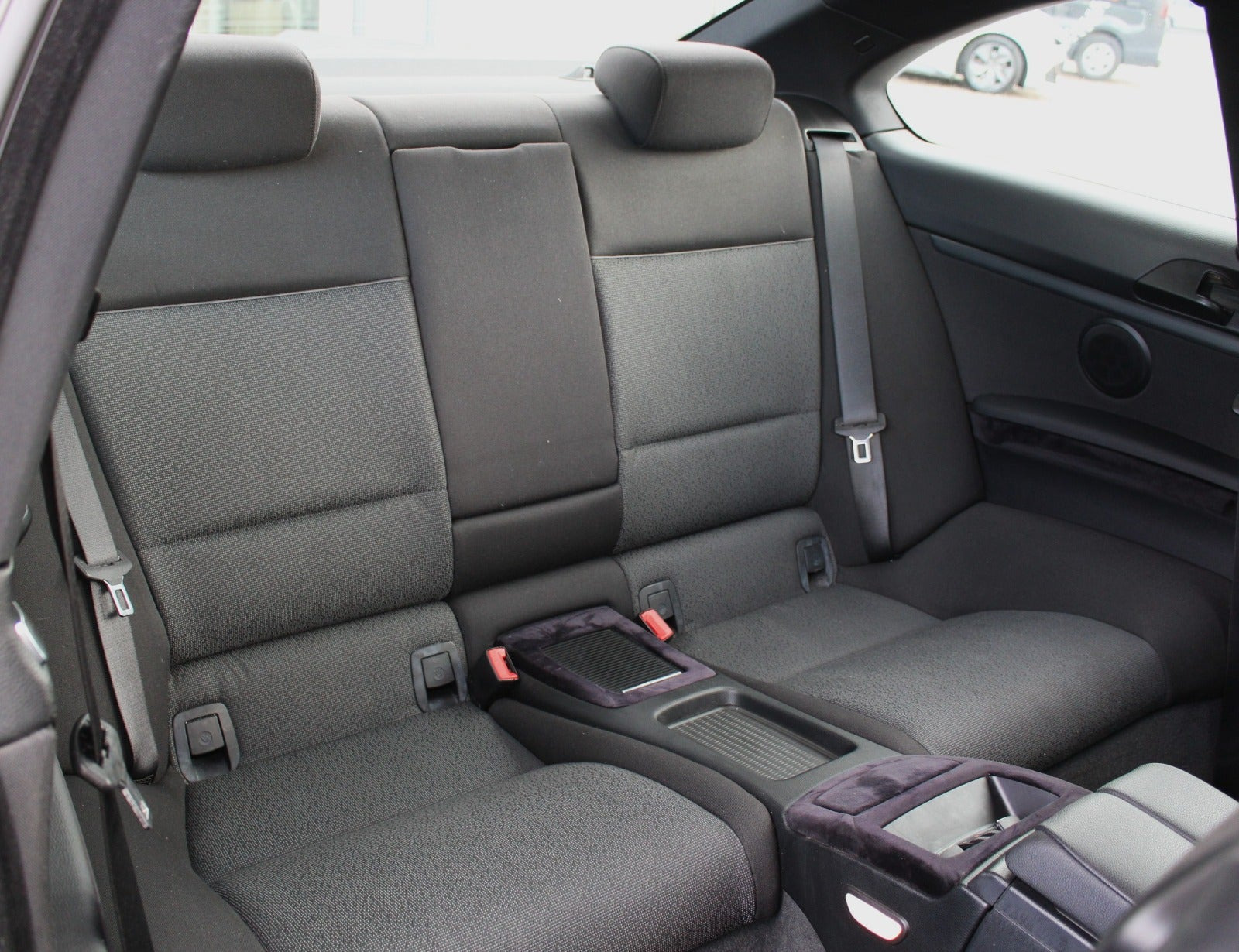 Sort BMW 335i fra 2010