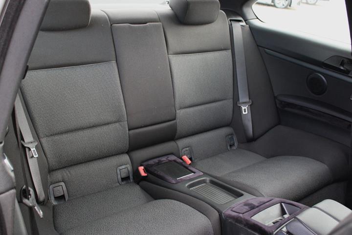 Sort BMW 335i fra 2010