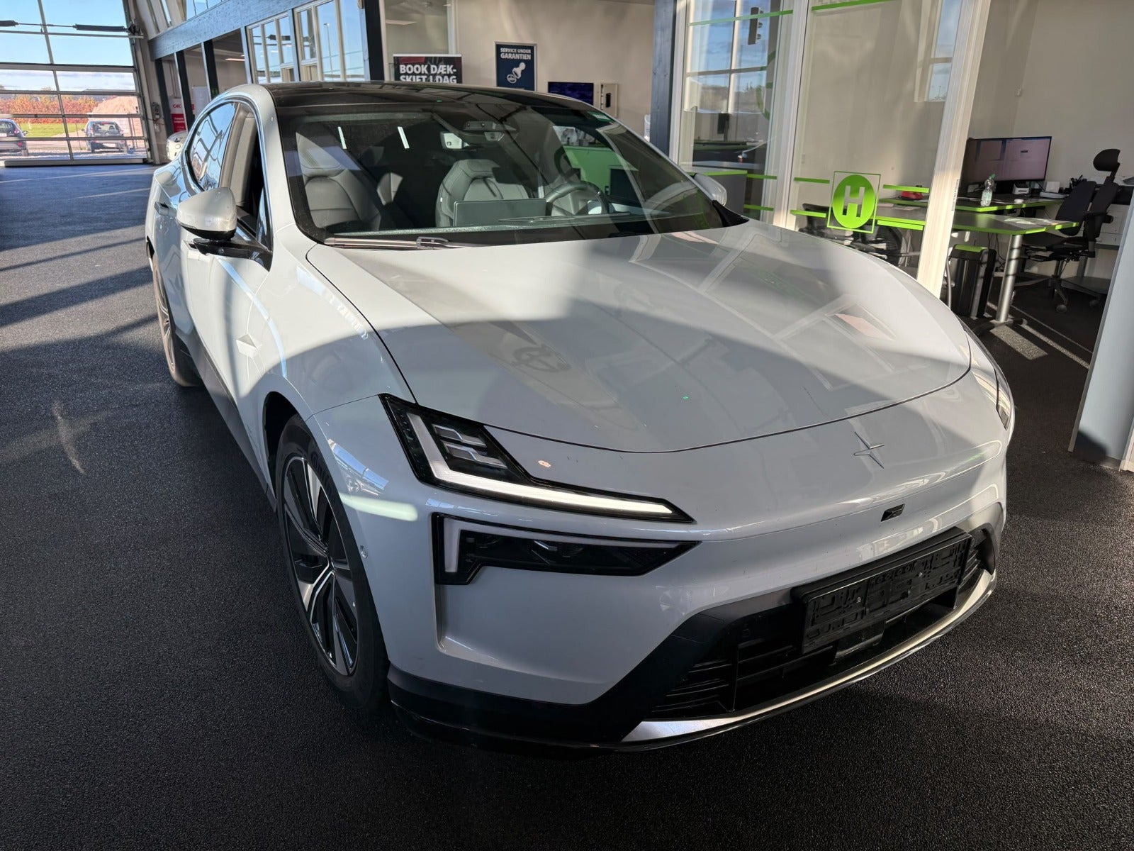Sølv Polestar 4 fra 2026