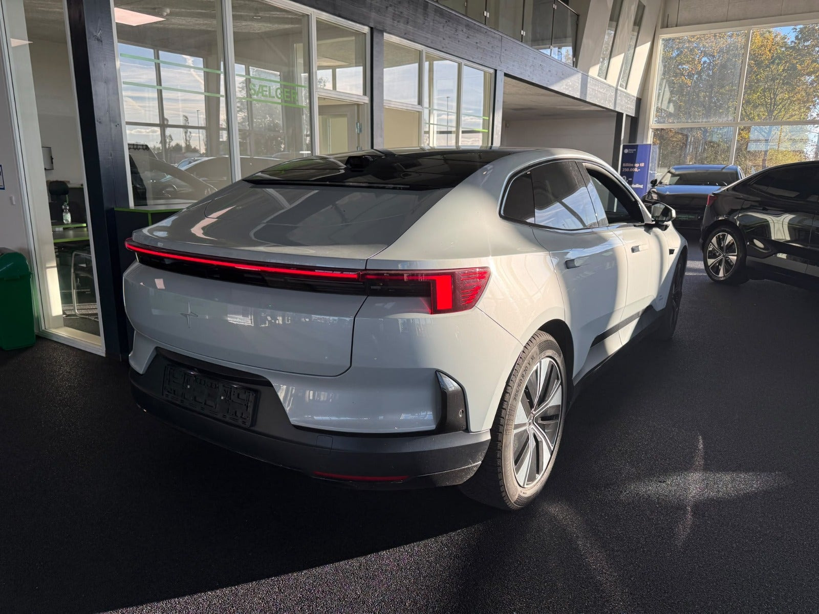 Sølv Polestar 4 fra 2026