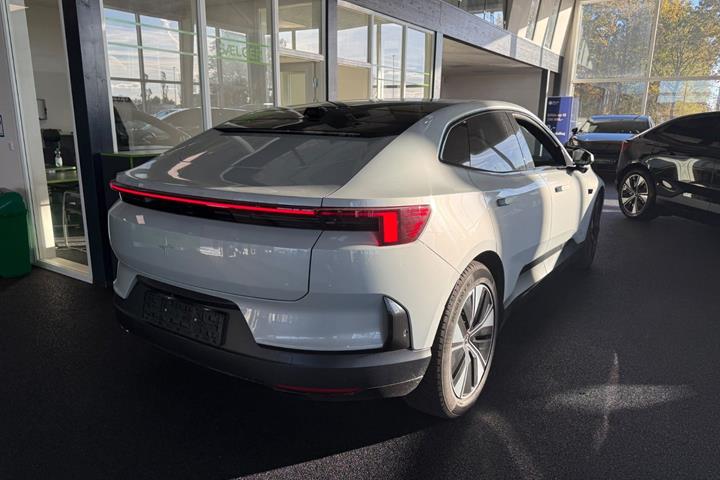 Sølv Polestar 4 fra 2026