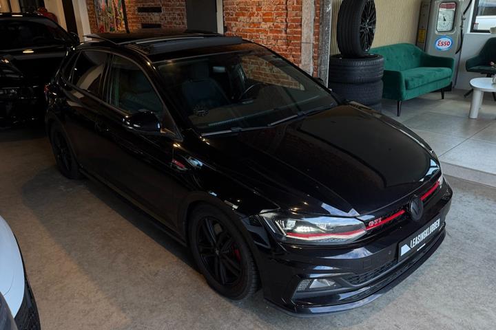 Rød VW Polo fra 2020