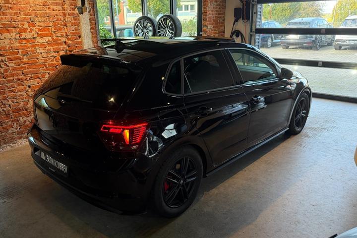 Rød VW Polo fra 2020