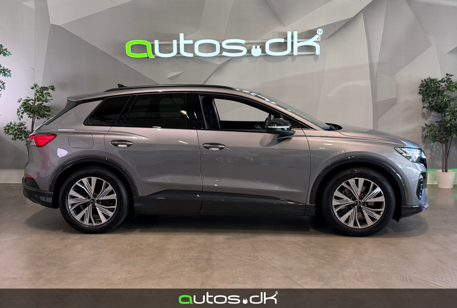 Grå Audi Q4 e-tron fra 2023