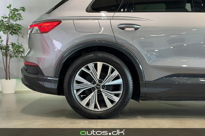 Grå Audi Q4 e-tron fra 2023