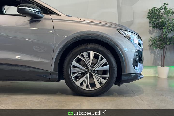 Grå Audi Q4 e-tron fra 2023