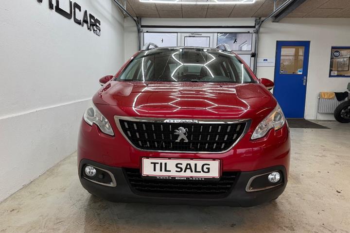 Rød Peugeot 2008 fra 2019