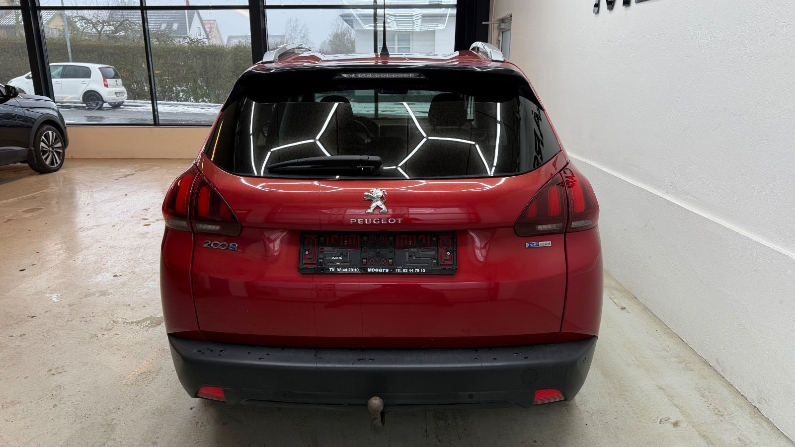 Rød Peugeot 2008 fra 2019
