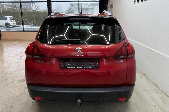 Rød Peugeot 2008 fra 2019