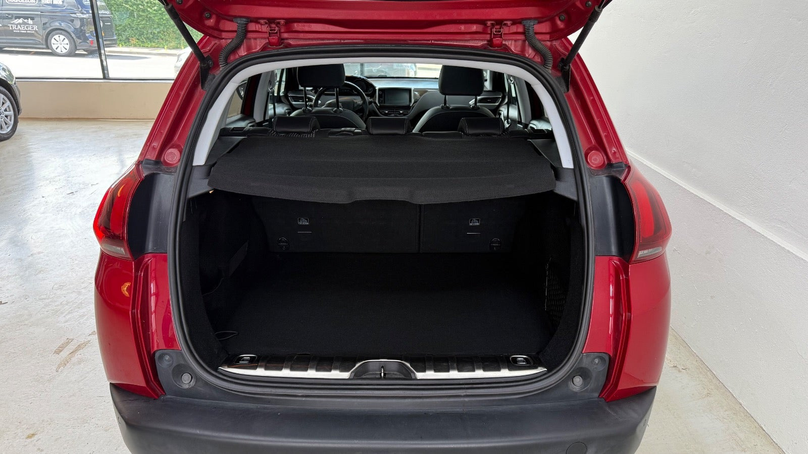 Rød Peugeot 2008 fra 2019