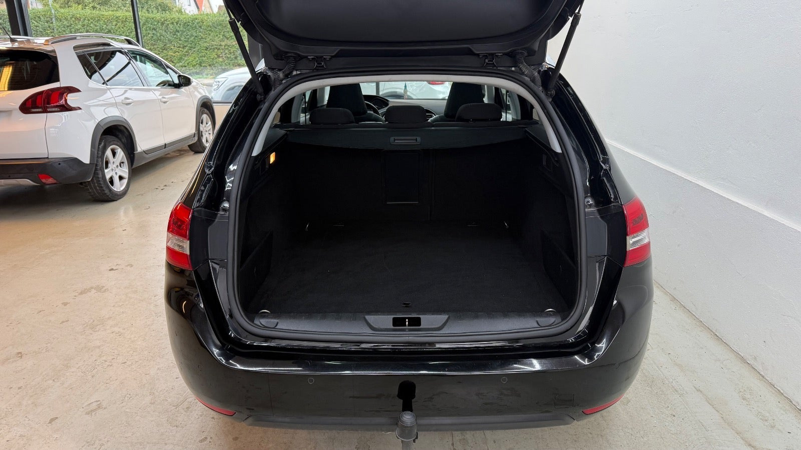 Sort Peugeot 308 fra 2020