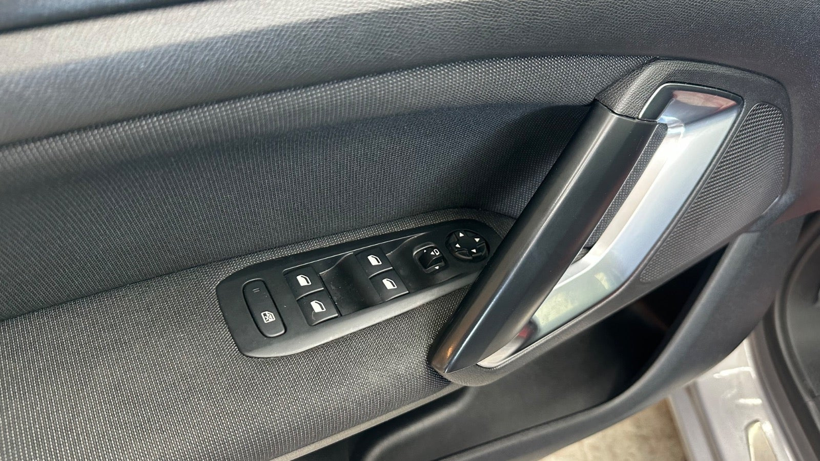 Sort Peugeot 308 fra 2020