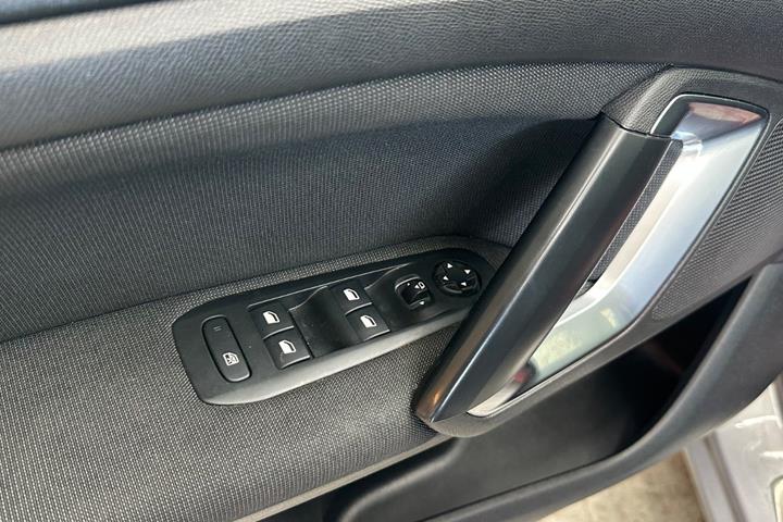 Sort Peugeot 308 fra 2020
