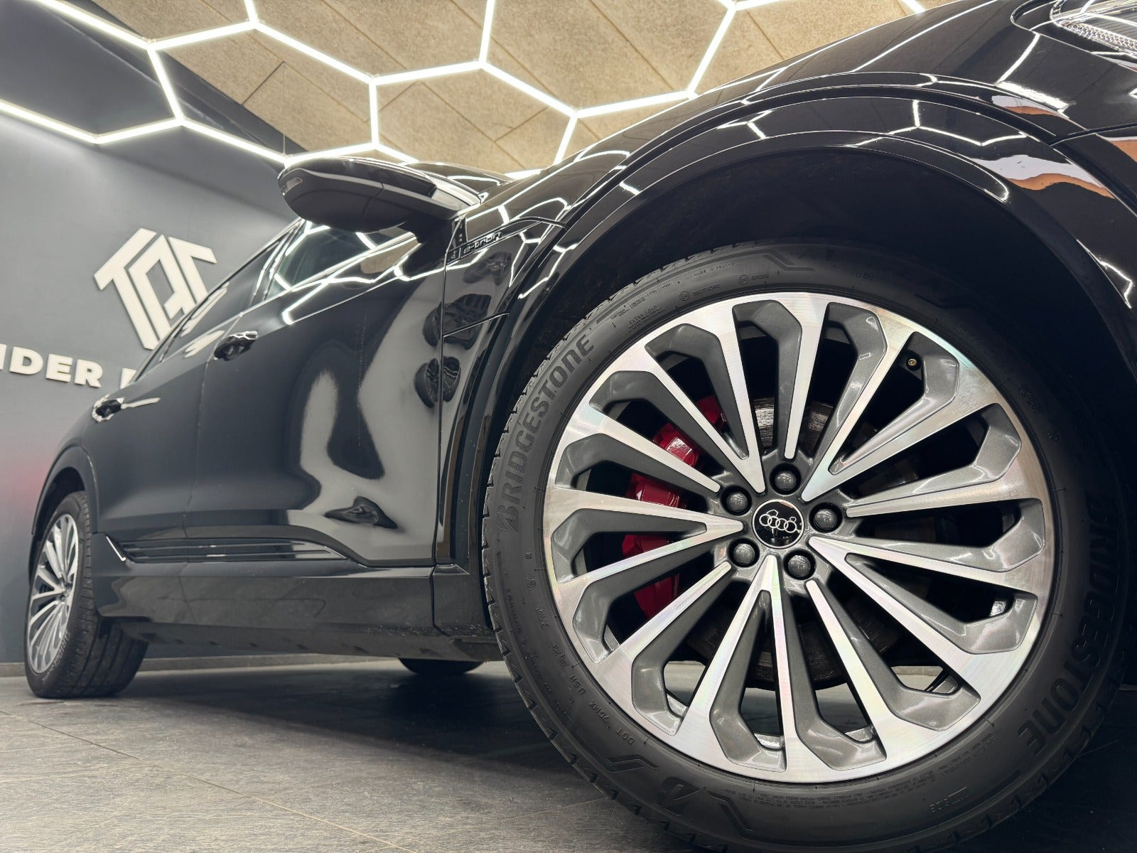 Sort Audi Q8 e-tron fra 2024