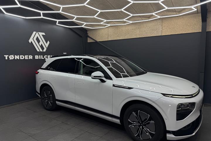 Hvid Xpeng G9 fra 2024