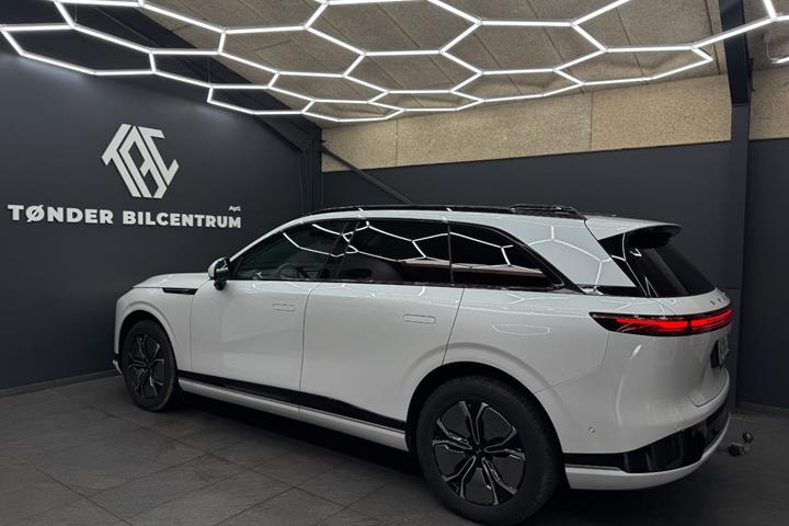 Hvid Xpeng G9 fra 2024