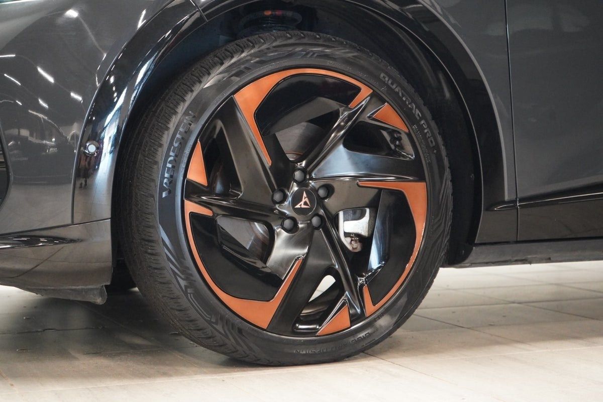 Grå Cupra Tavascan fra 2024