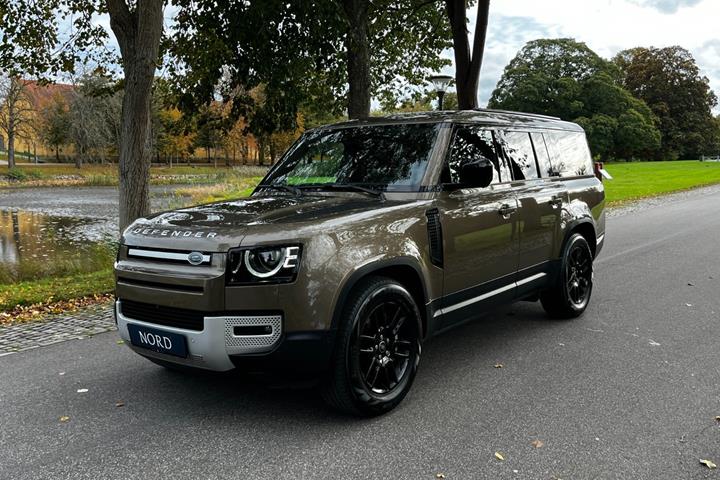 Brun Land Rover Defender 110 fra 2022