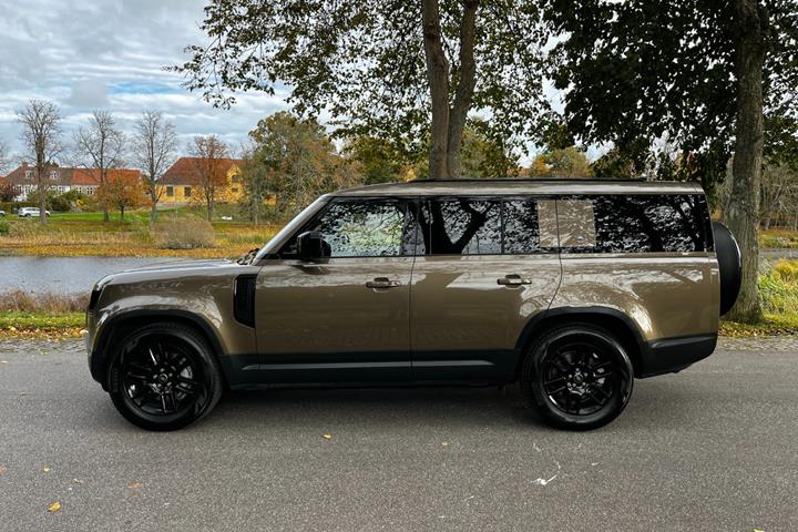 Brun Land Rover Defender 110 fra 2022
