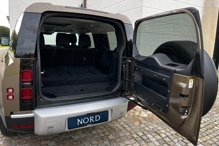 Brun Land Rover Defender 110 fra 2022
