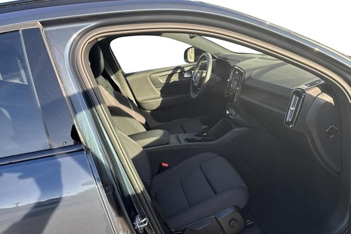 Blå Volvo EX40 fra 2026