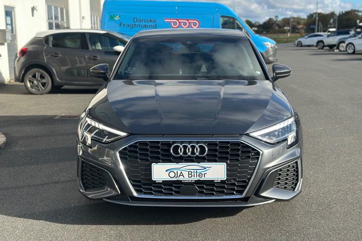 Grå Audi A3 fra 2020