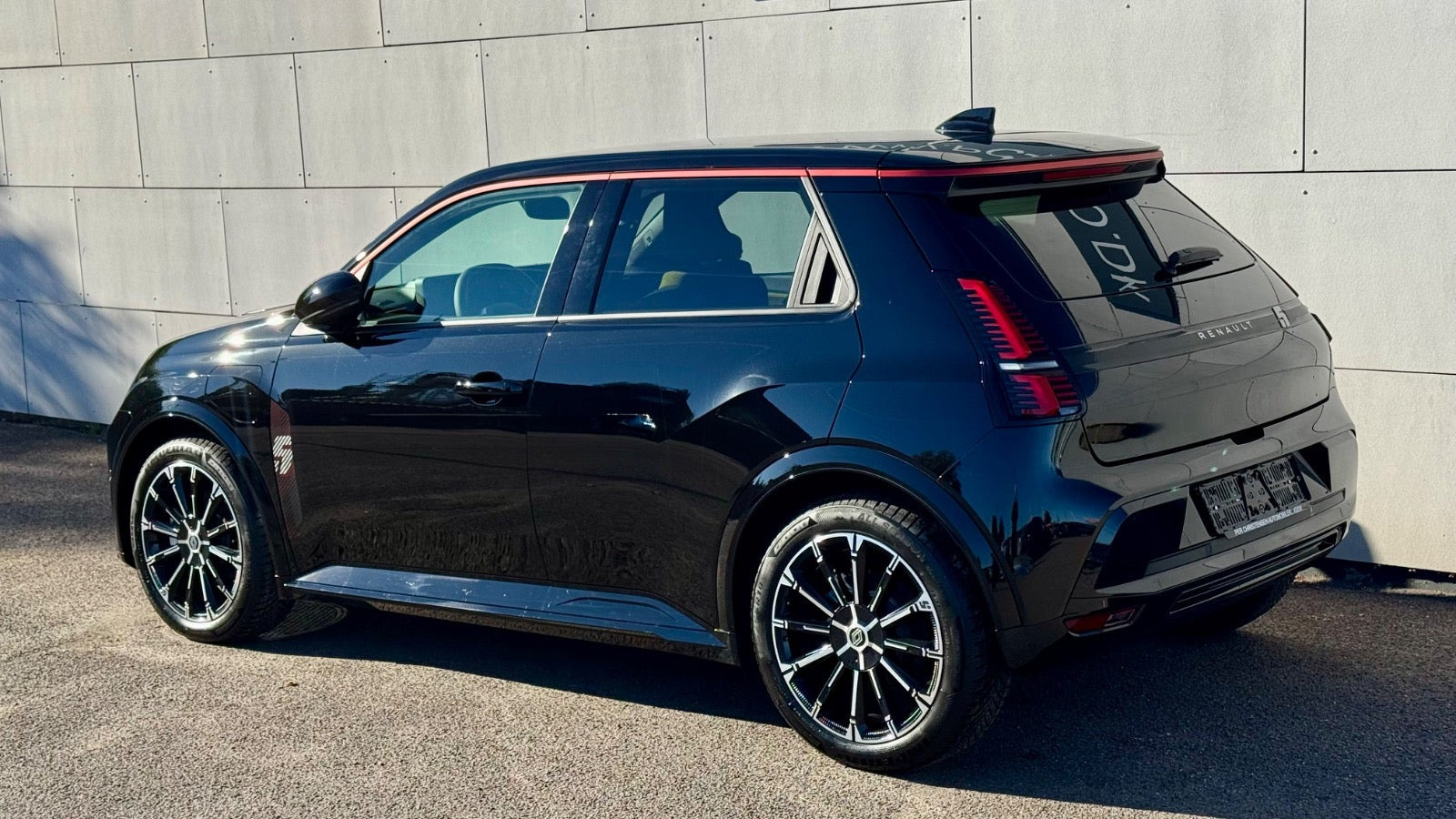 Sort Renault 5 E-Tech fra 2026