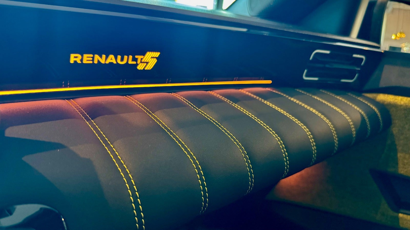 Sort Renault 5 E-Tech fra 2026