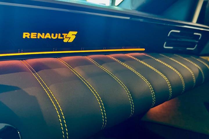 Sort Renault 5 E-Tech fra 2026