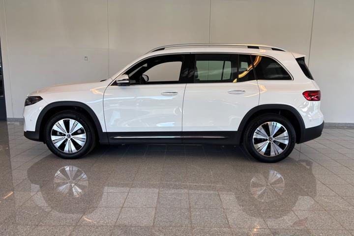 Hvid Mercedes EQB300 fra 2025