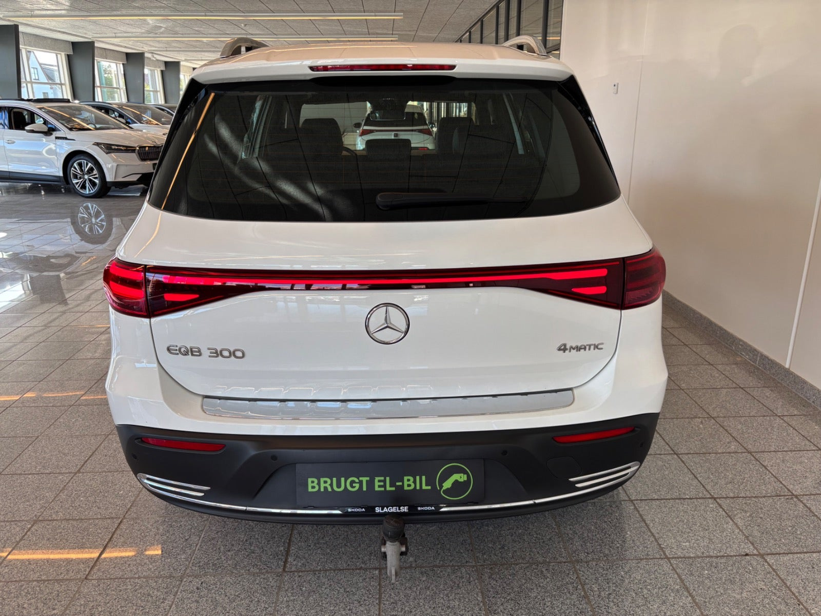 Hvid Mercedes EQB300 fra 2025