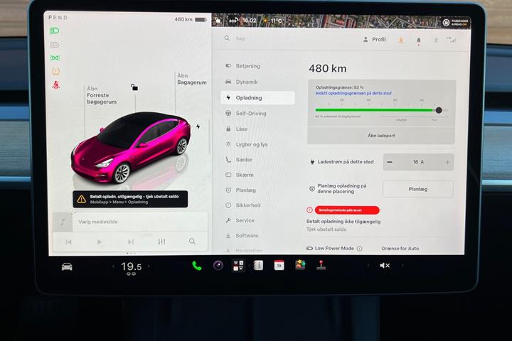 Grå Tesla Model 3 fra 2022