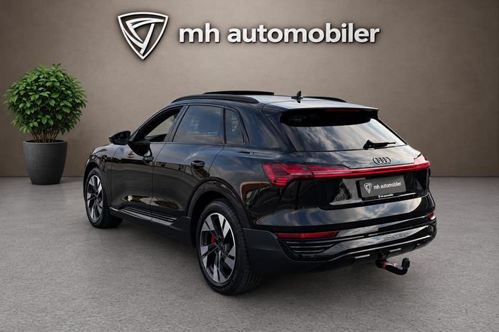 Sort Audi Q8 e-tron fra 2024