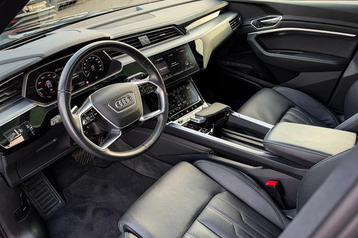 Sort Audi Q8 e-tron fra 2024